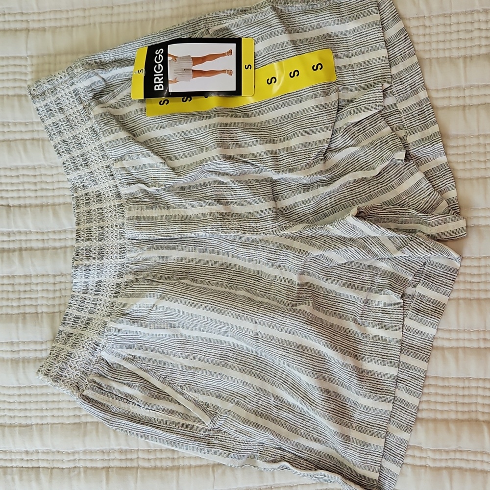 Briggs New York Black and White Striped Garment